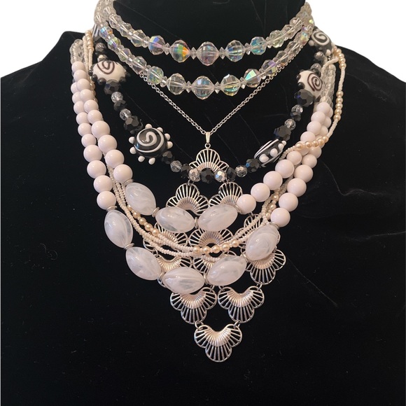 Unique pieces in my closet B-Unique don’t be Beige - Picture 5 of 16